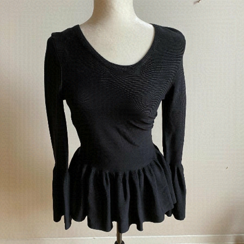 MADISON Square new black top sz xsmall ruffles